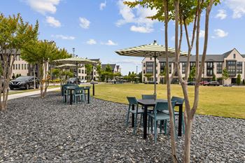 Courtyard with picnic seating